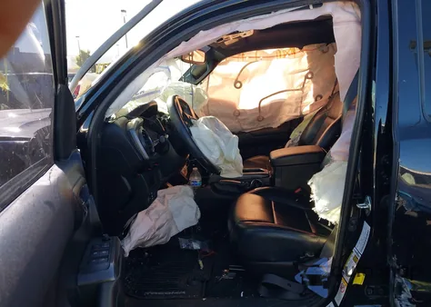 2019 Toyota Tacoma Trd Pro z USA, uszkodzony, nr VIN 5TFCZ5AN0KX204303